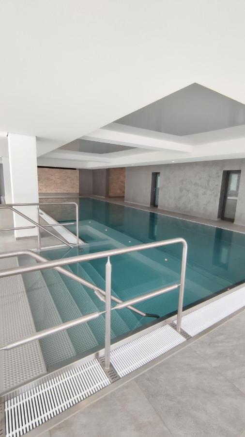 20qm Mit Balkon Und Innenpool - 22010 Apartment *
